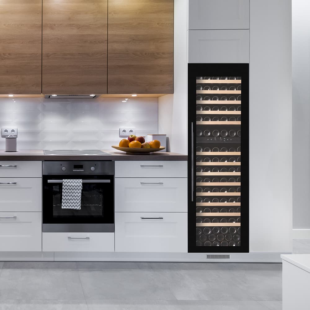 Majestic 101 bottles - Dual zone - Black glass front - Integrated
